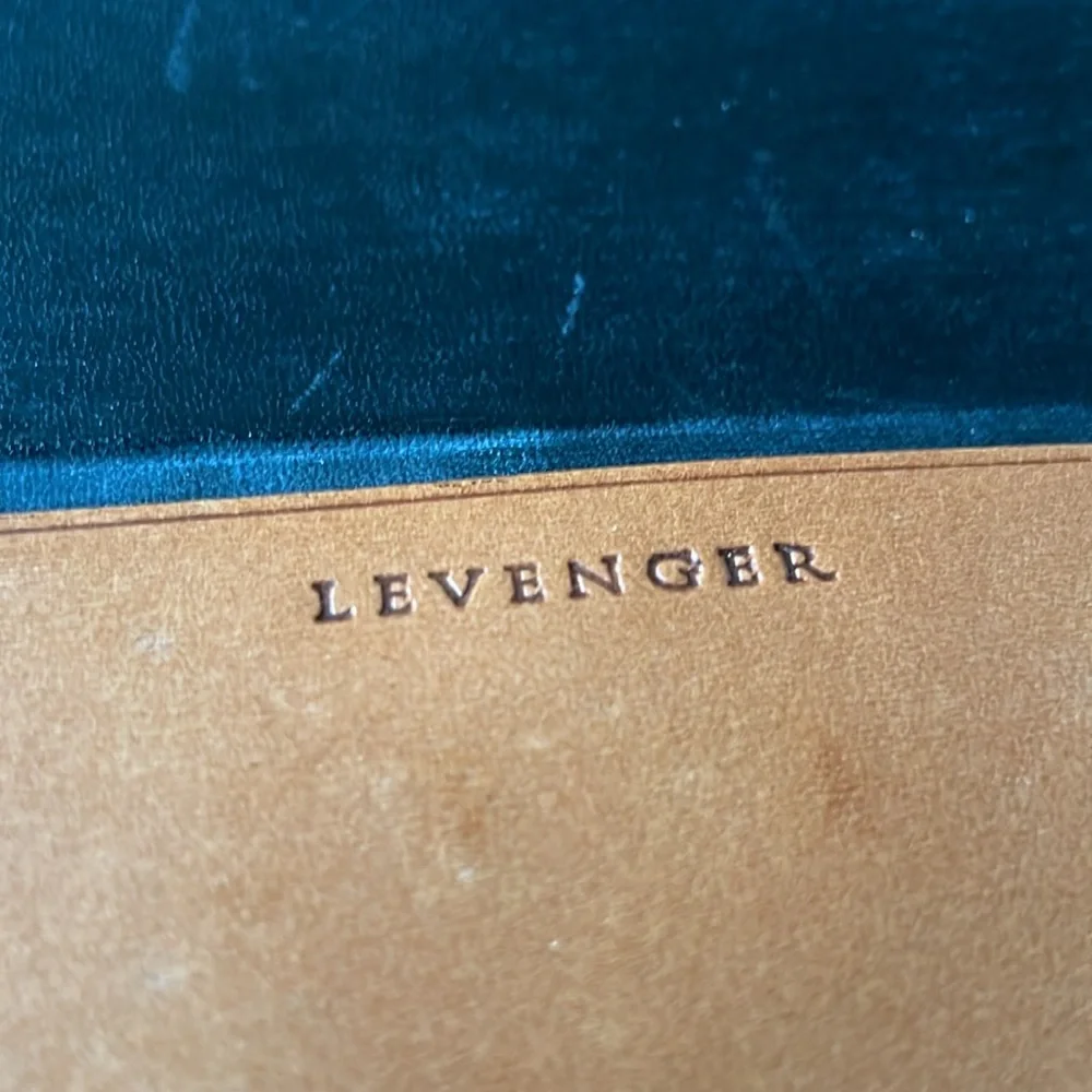 Levenger Men’s Genuine Leather Black Card money change travel wallet 6.5” x 4”